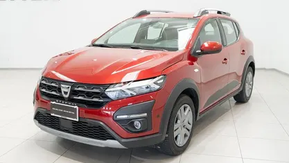 Usata Dacia Sandero Comfort 101 CV (74 kW) 2022 Rosso bordeaux Berlina