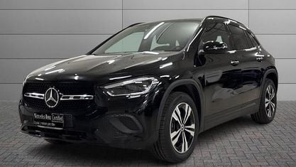 Käytetty Mercedes GLA200 150 HP (110 kW) 2023 Musta Katumaasturi