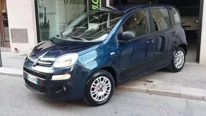Usata Fiat Panda Lounge 69 CV (50 kW) 2016 Bluazzurro Utilitaria