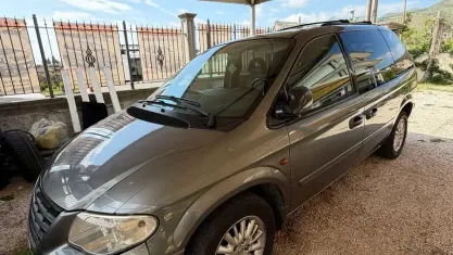 Usata Chrysler Grand Voyager 143 CV (105 kW) 2007 Gray Monovolume