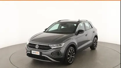 Usata VW T-Roc Life 150 CV (110 kW) 2023 Grigio SUV