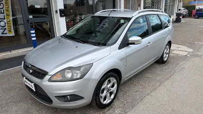 Usata Ford Focus 110 CV (80 kW) 2010 Argento Station wagon
