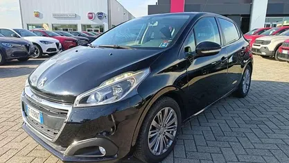 Nero Usata 2016 Peugeot 208 Allure Due volumi | 8900 € (Buon prezzo)