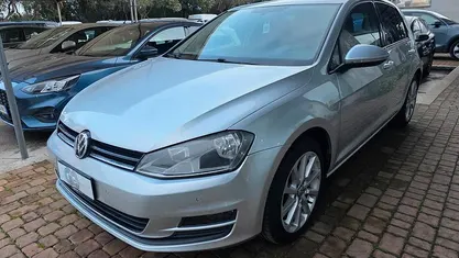 Grigio Usata 2015 VW Golf VII Comfortline Tre volumi | 9400 € (Buon prezzo)
