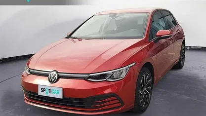 Rosso Usata 2023 VW Golf VIII Life Tre volumi | 19.900 € (Ottimo prezzo)