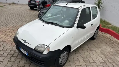 Usata Fiat 600 54 CV (39 kW) 2005 Bianco Berlina