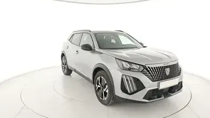 Usata Peugeot 2008 Allure 101 CV (74 kW) 2025 Argento SUV