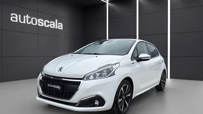 Usata Peugeot 208 Signature Sky 102 CV (75 kW) 2020 Utilitaria