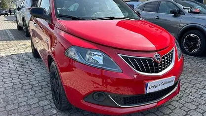 Usata Lancia Ypsilon Silver 70 CV (51 kW) 2021 Rosso Utilitaria
