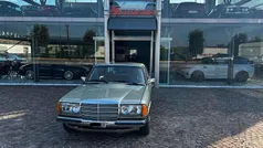 Usata 1982 Mercedes 240 Tre volumi | 16.500 €