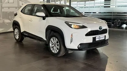 Begagnad Toyota Yaris Hybrid Business Edition 116 HK (85 kW) 2022 Vit Pickup