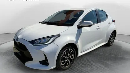 Begagnad Toyota Yaris Hybrid Trend 116 HK (85 kW) 2022 Vit Sedan