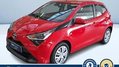 Rosso metallizzato Usata 2021 Toyota Aygo X-play Due volumi | 12.400 € (Buon prezzo)