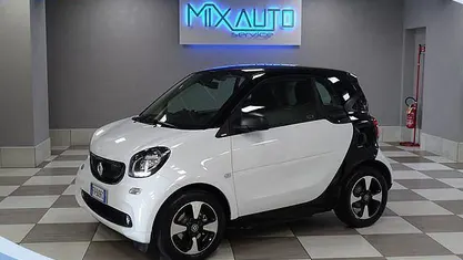 Usata Smart ForTwo Electric Drive Passion 60 kW (82 CV) 2019 Bianco pastello Coupé