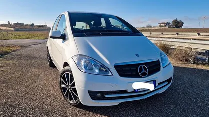 Bianco Usata 2011 Mercedes A160 Avantgarde Tre volumi | 3490 € (Buon prezzo)