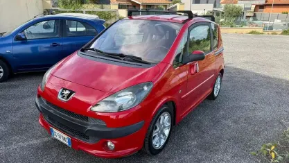 Usata Peugeot 1007 73 CV (53 kW) 2009 Rosso Monovolume