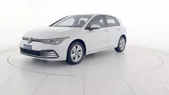 Oryx white perlato Usata 2021 VW Golf VIII Life Tre volumi | 19.400 € (Ottimo prezzo)