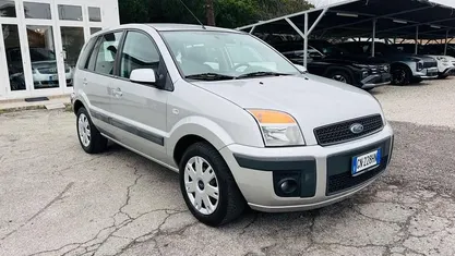 Usata 2009 Ford Fusion Titanium Utilitaria | 2900 € (Buon prezzo)