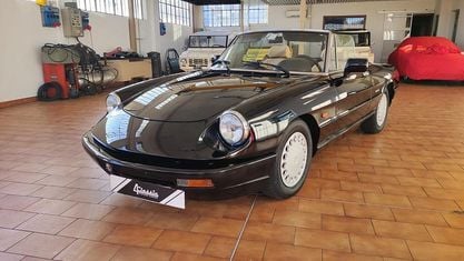 Usata Alfa Romeo Spider 106 CV (77 kW) 1990 Nero Cabrio