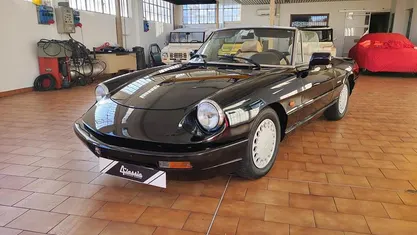 Usata Alfa Romeo Spider 106 CV (77 kW) 1990 Nero Cabrio