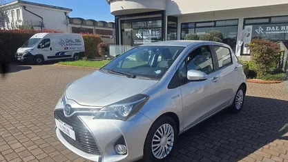 Usata Toyota Yaris Hybrid Active 75 CV (55 kW) 2014 Berlina