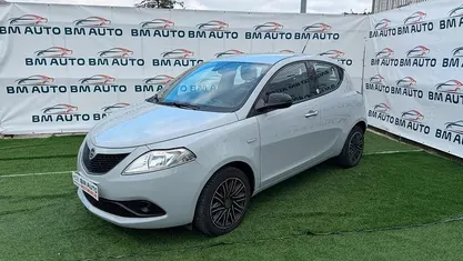 Usata Lancia Ypsilon 69 CV (50 kW) 2018 Argento Utilitaria