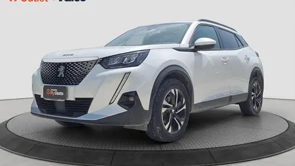 Usata Peugeot e-2008 Allure 100 kW (136 CV) 2022 Bianco SUV