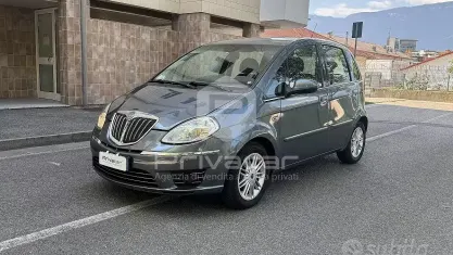 Usata Lancia Musa S 95 CV (69 kW) 2011 Giallo Monovolume