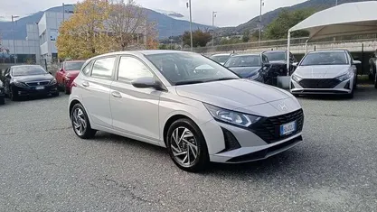 Grigio(met.) Nuova 2025 Hyundai i20 Tre volumi | 13.950 € (Super prezzo)