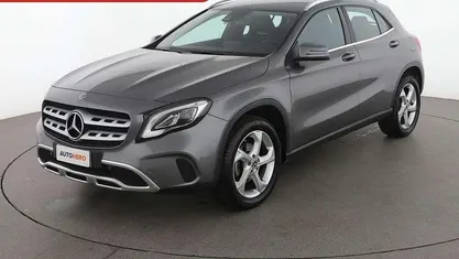 Usata Mercedes GLA200 136 CV (100 kW) 2019 Grigio SUV