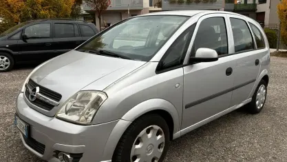 Usata Opel Meriva 101 CV (74 kW) 2004 Argento Monovolume