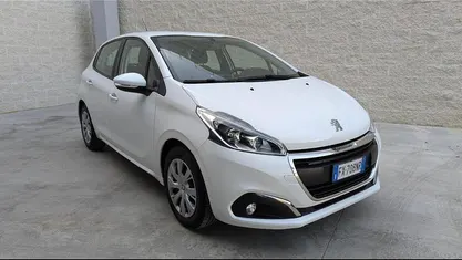 Usata Peugeot 208 Active 83 CV (61 kW) 2019 Bianco Utilitaria