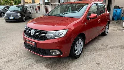 Arancione Usata 2017 Dacia Sandero Lauréate Tre volumi | 5999 € (Buon prezzo)