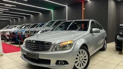 Grigio Usata 2010 Mercedes C200 Elegance Tre volumi | 9900 € (Molto cara)