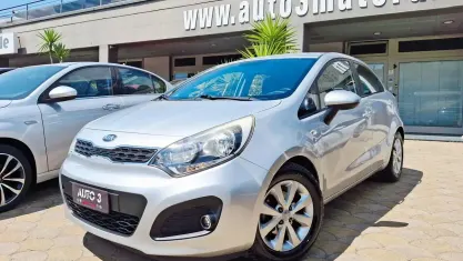 Usata Kia Rio 90 CV (66 kW) 2014 Grigio Utilitaria