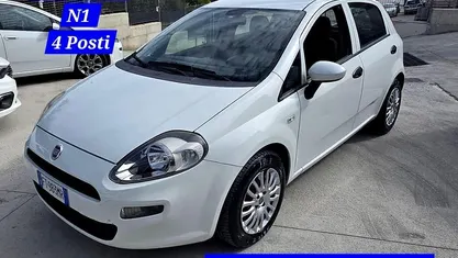 Usata Fiat Punto Easy 95 CV (69 kW) 2018 Utilitaria
