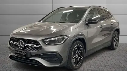 Usata Mercedes GLA200 Premium 150 CV (110 kW) 2023 Grigio montagna SUV