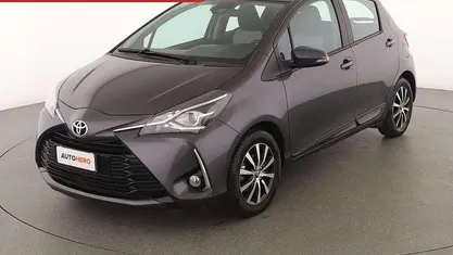 Begagnad Toyota Yaris Active 70 HK (51 kW) 2017 Grå Halvkombi