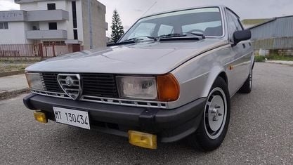 Usata Alfa Romeo Giulietta 109 CV (80 kW) 1984 Grigio Berlina