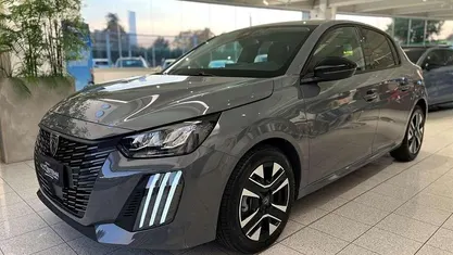 Usata Peugeot 208 Allure 101 CV (74 kW) 2025 Grigio selenium Utilitaria