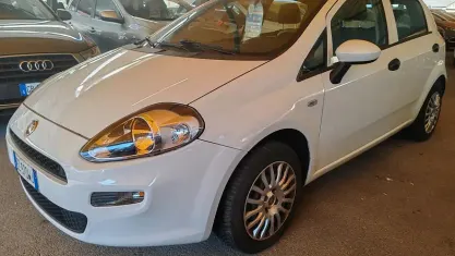 Usata Fiat Punto Street 75 CV (55 kW) 2015 Bianco Utilitaria