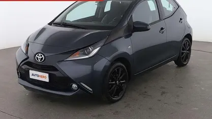 Usata Toyota Aygo X-play 70 CV (51 kW) 2017 Grigio Utilitaria