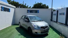 Grigio Usata 2006 Toyota Yaris Sol Tre volumi | 3500 € (Buon prezzo)