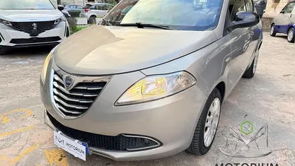 Usata Lancia Ypsilon Silver 95 CV (69 kW) 2011 Gray Utilitaria