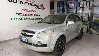 Usata Chevrolet Captiva 150 CV (110 kW) 2008 Grigio SUV