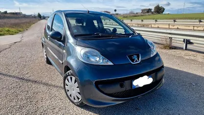 Usata Peugeot 107 68 CV (50 kW) 2006 Grigio Utilitaria