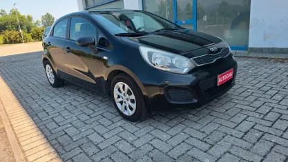 Usata Kia Rio Active 90 CV (66 kW) 2013 Nero Berlina
