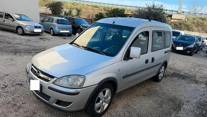 Usata Opel Combo Enjoy 94 CV (69 kW) 2007 Monovolume