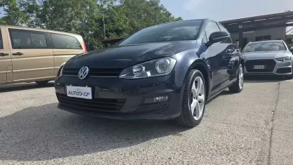 Usata VW Golf VII Comfortline 105 CV (77 kW) 2015 Bluazzurro Berlina