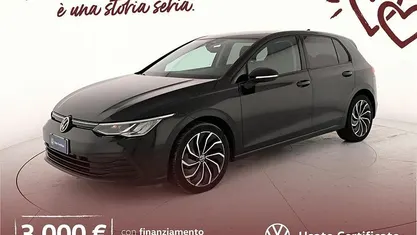 Deep black perlato Usata 2023 VW Golf Life Berlina | 21.900 € (Buon prezzo)